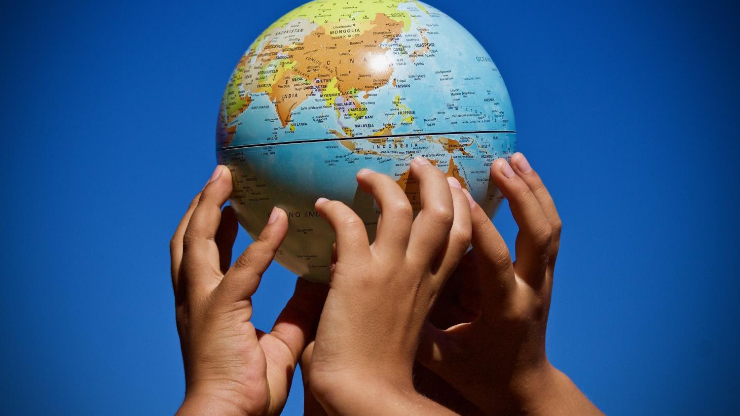 globe-3468113_final_by_sweetlouise_pixabay_pfarrbriefservice